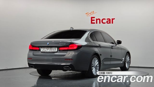 BMW 5-Series 2022 — photo 2