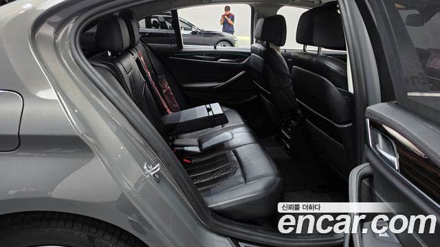 BMW 5-Series 2022 — photo 12