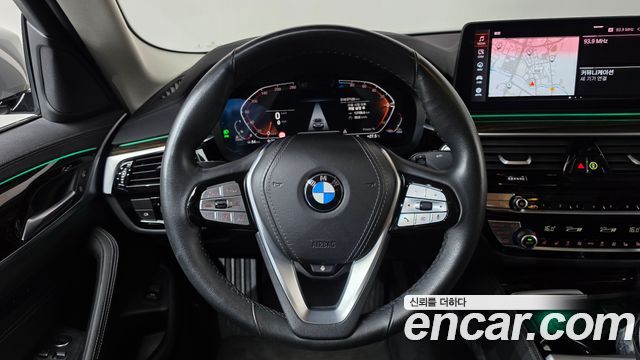 BMW 5-Series 2022 — photo 13