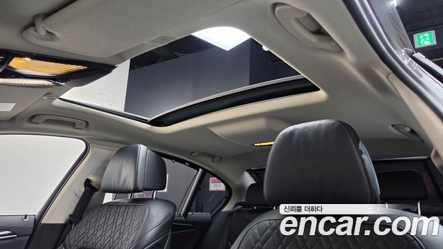 BMW 5-Series 2022 — photo 19