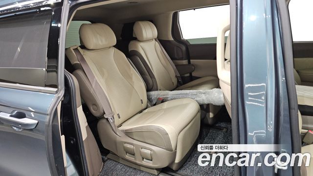 Kia Canival 2021 — photo 17