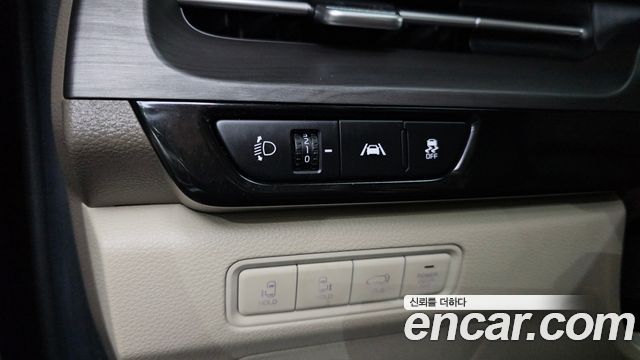 Kia Canival 2021 — photo 24