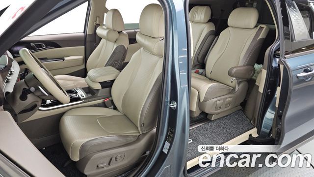 Kia Canival 2021 — photo 16