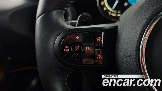 Mini Cooper 2023 — photo 17