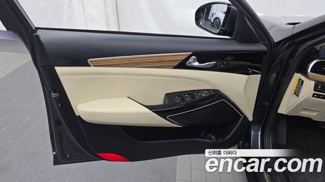 Kia K7 2017 — photo 14