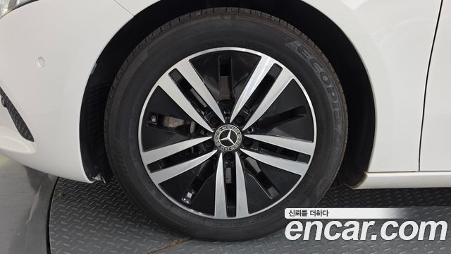 Mercedes-Benz A-Class 2022 — photo 5
