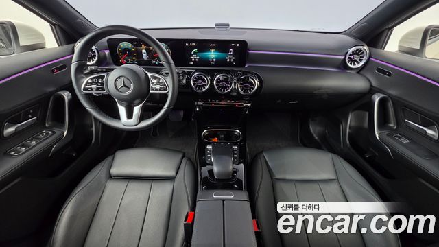 Mercedes-Benz A-Class 2022 — photo 10