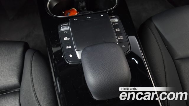 Mercedes-Benz A-Class 2022 — photo 12