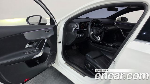 Mercedes-Benz A-Class 2022 — photo 13
