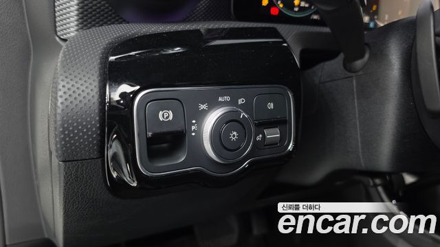 Mercedes-Benz A-Class 2022 — photo 26