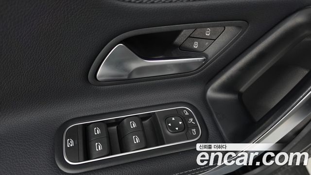 Mercedes-Benz A-Class 2022 — photo 28