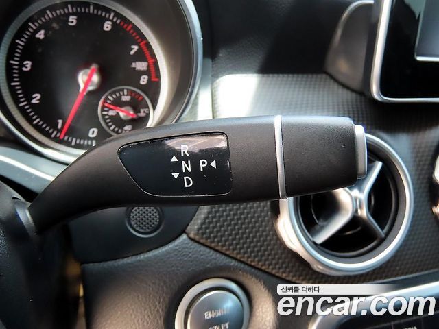 Mercedes-Benz GLA-Class 2019 — photo 9