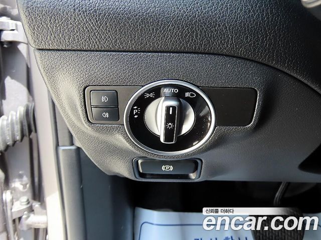 Mercedes-Benz GLA-Class 2019 — photo 11