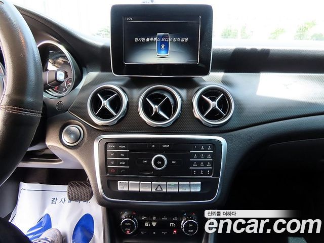 Mercedes-Benz GLA-Class 2019 — photo 12