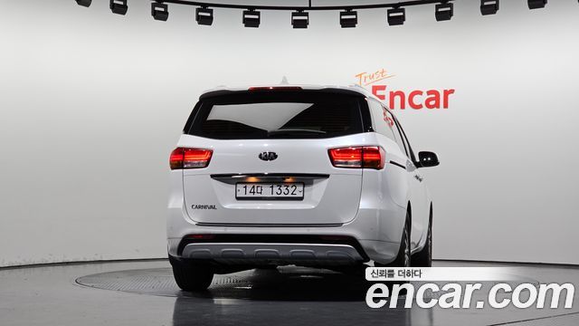 Kia Canival 2015 — photo 4