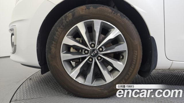 Kia Canival 2015 — photo 5
