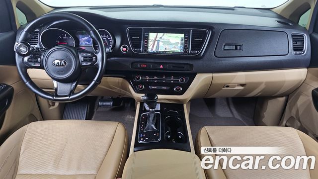 Kia Canival 2015 — photo 10