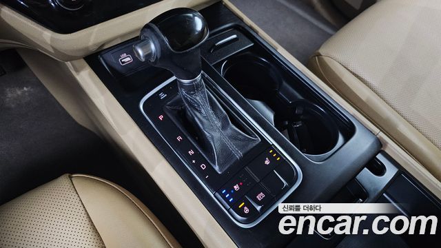 Kia Canival 2015 — photo 12