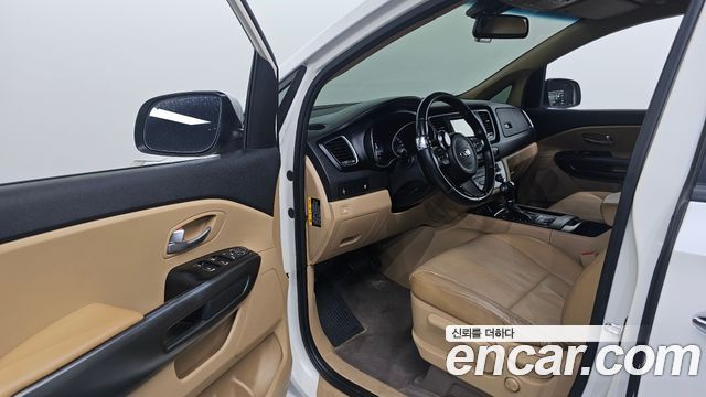 Kia Canival 2015 — photo 13