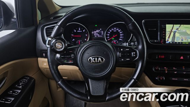 Kia Canival 2015 — photo 20