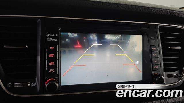 Kia Canival 2015 — photo 21
