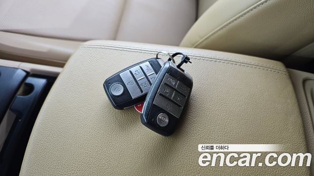 Kia Canival 2015 — photo 22