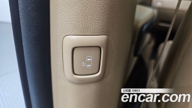 Kia Canival 2015 — photo 23