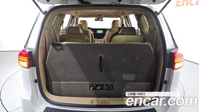 Kia Canival 2015 — photo 24