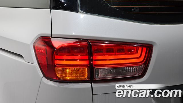 Kia Canival 2015 — photo 9