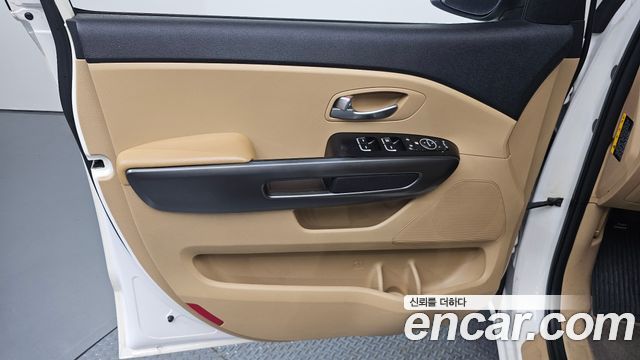 Kia Canival 2015 — photo 14
