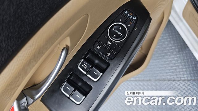 Kia Canival 2015 — photo 30