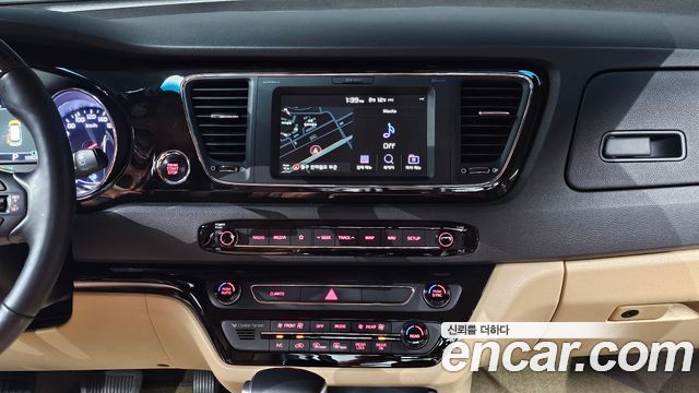 Kia Canival 2020 — photo 14
