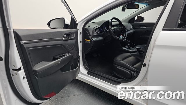 Hyundai AVANTE 2019 — photo 10