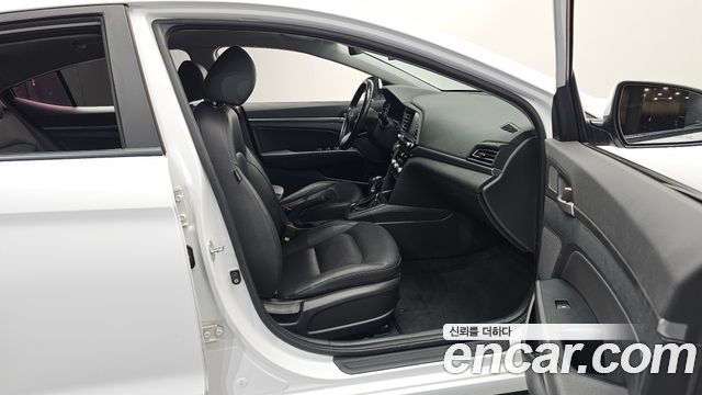 Hyundai AVANTE 2019 — photo 11