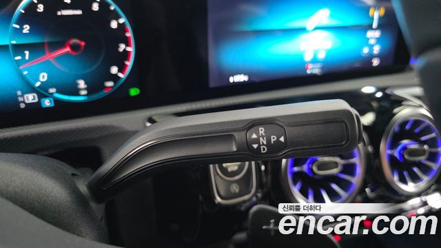Mercedes-Benz A-Class 2022 — photo 9