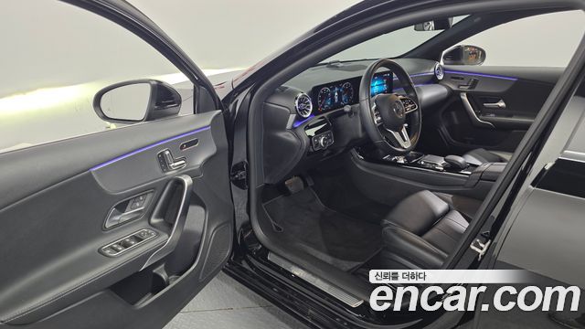 Mercedes-Benz A-Class 2022 — photo 10
