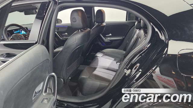 Mercedes-Benz A-Class 2022 — photo 11