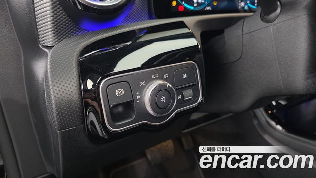 Mercedes-Benz A-Class 2022 — photo 15