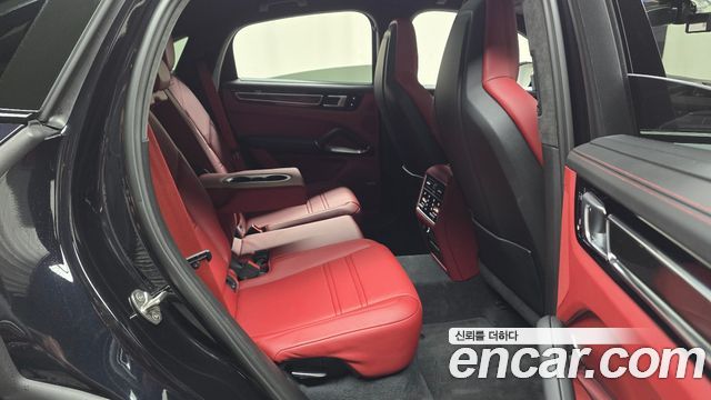 Porsche Cayenne 2020 — photo 17