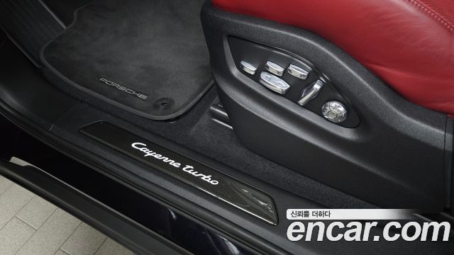 Porsche Cayenne 2020 — photo 25