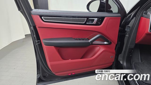 Porsche Cayenne 2020 — photo 14