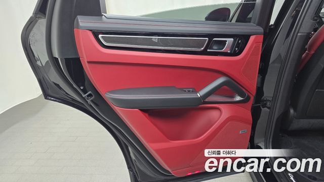 Porsche Cayenne 2020 — photo 15