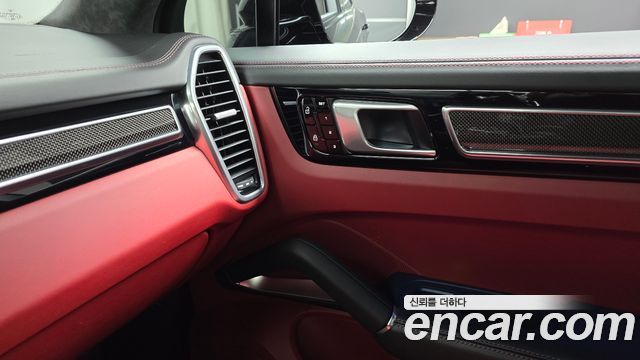 Porsche Cayenne 2020 — photo 34