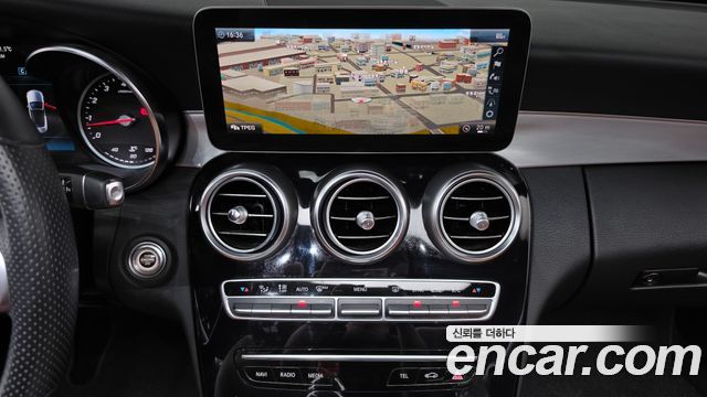 Mercedes-Benz C-Class 2019 — photo 14