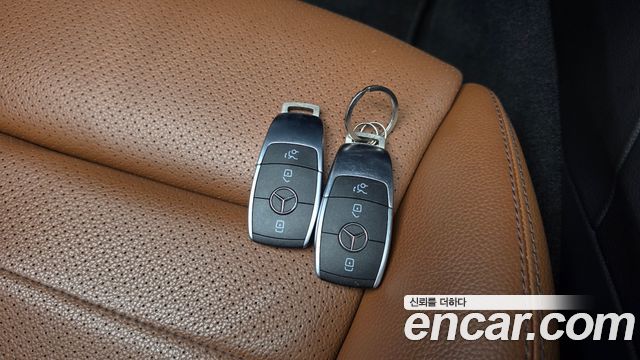 Mercedes-Benz C-Class 2019 — photo 17