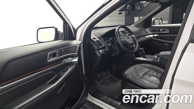 Ford Explorer 2017 — photo 10