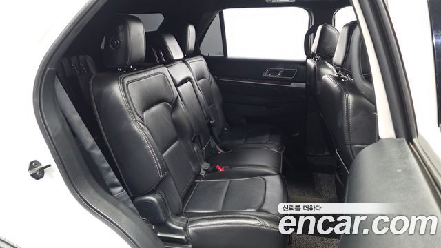 Ford Explorer 2017 — photo 11