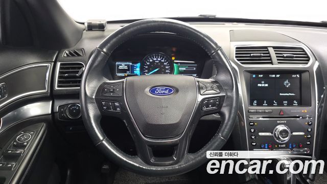 Ford Explorer 2017 — photo 13