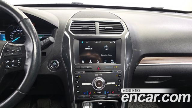 Ford Explorer 2017 — photo 14