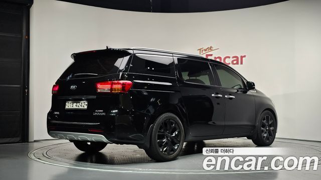 Kia Canival 2016 — photo 2